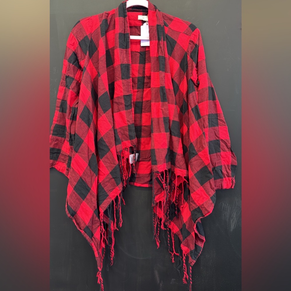 Buffalo Plaid Cardigan. Size: Medium
Brand: Adam Levine
$14